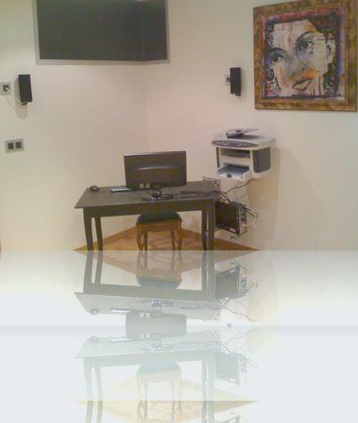 Bureau installé par Rasadacrea: PC double boot Windows/Linux, imprimante laser, fax, copier, scanner, internet, téléphone